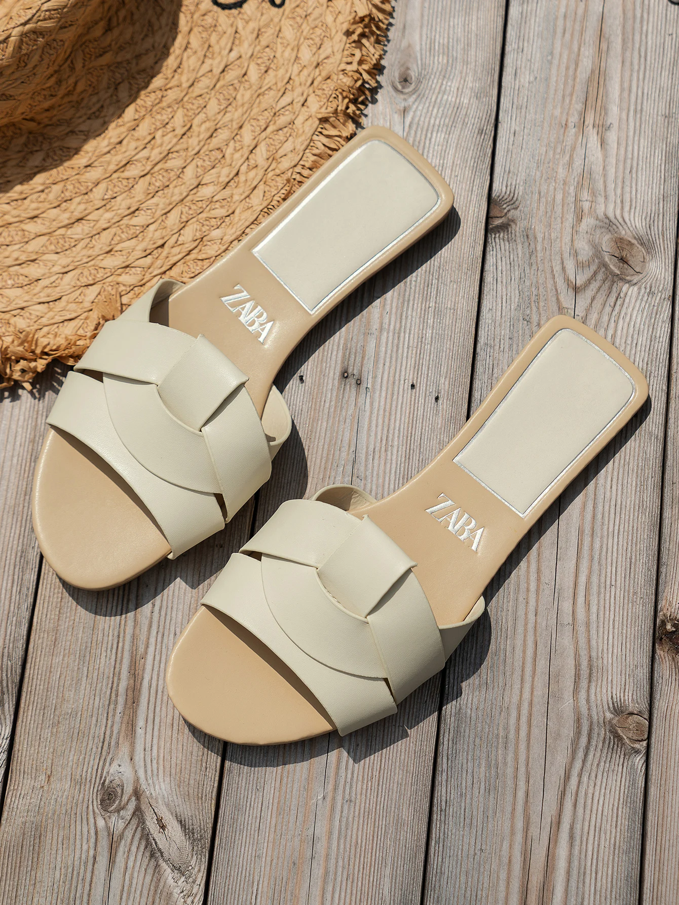 2026 New Fashion Luxury Designer Women's Sandals Woven Comfortable Women's Sandals Casual Summer Flat Women's Slippers Big Size