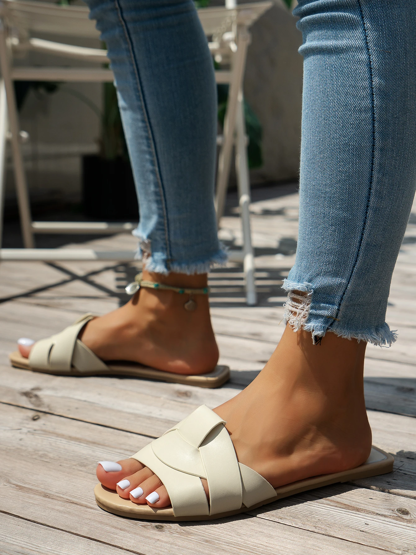 2026 New Fashion Luxury Designer Women's Sandals Woven Comfortable Women's Sandals Casual Summer Flat Women's Slippers Big Size