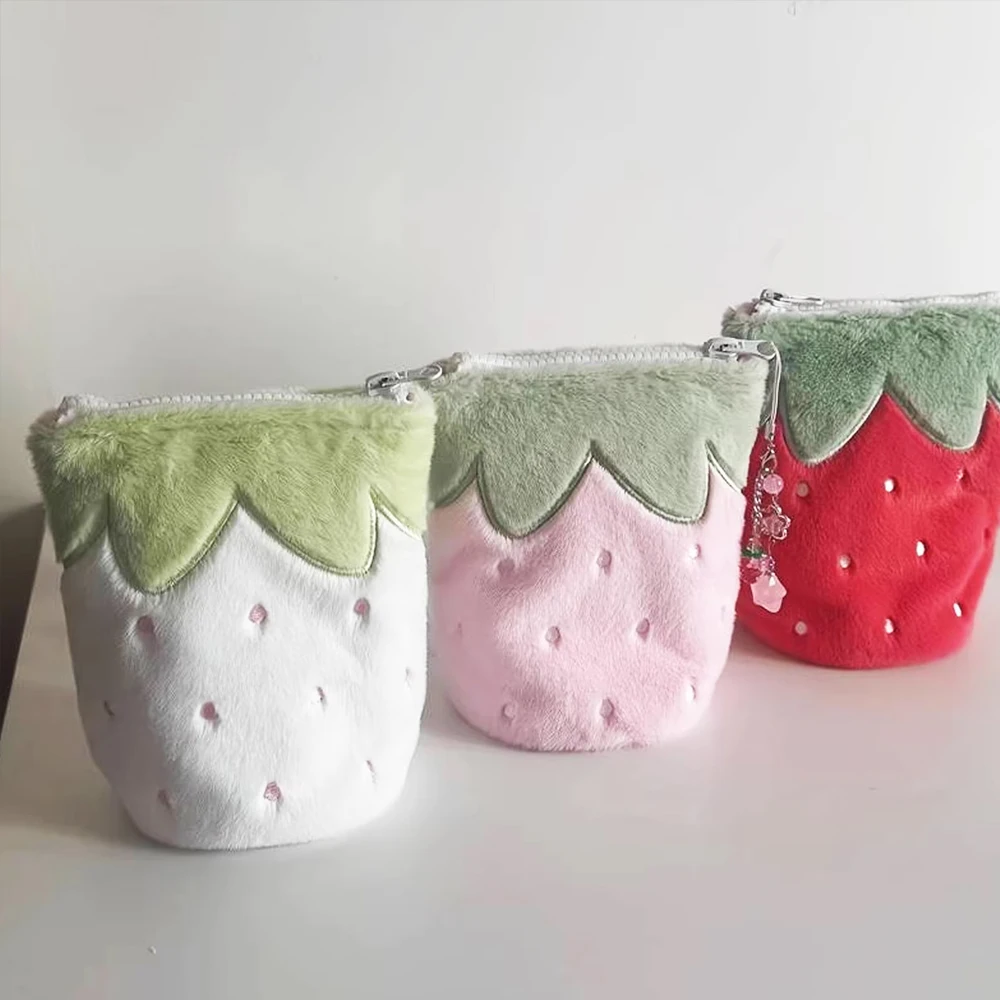Japanese vintage-style strawberry vertical pencil case, made of soft plush material, available in pink and red colors. The vertical design is stable and won't tip over. It has a large capacity to store stationery, mobile phones, cosmetics, journal materials, and CCD card cameras. It is shockproof, scratch-resistant, portable, and multi-purpose. Sweet, cute, and practical, it is suitable for daily study, office work, and travel