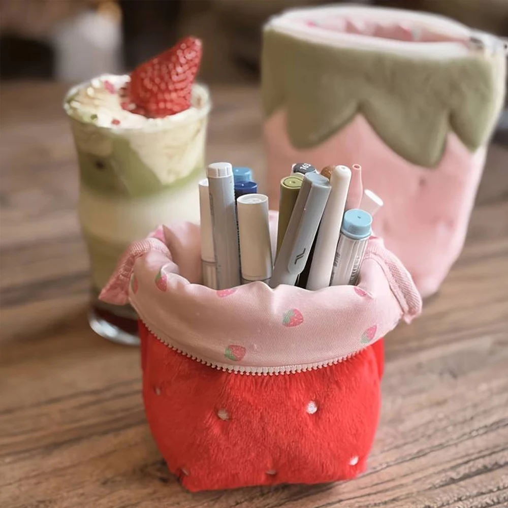 Japanese vintage-style strawberry vertical pencil case, made of soft plush material, available in pink and red colors. The vertical design is stable and won't tip over. It has a large capacity to store stationery, mobile phones, cosmetics, journal materials, and CCD card cameras. It is shockproof, scratch-resistant, portable, and multi-purpose. Sweet, cute, and practical, it is suitable for daily study, office work, and travel