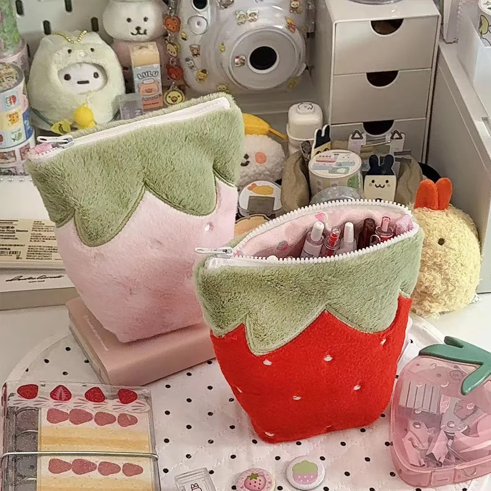Japanese vintage-style strawberry vertical pencil case, made of soft plush material, available in pink and red colors. The vertical design is stable and won't tip over. It has a large capacity to store stationery, mobile phones, cosmetics, journal materials, and CCD card cameras. It is shockproof, scratch-resistant, portable, and multi-purpose. Sweet, cute, and practical, it is suitable for daily study, office work, and travel