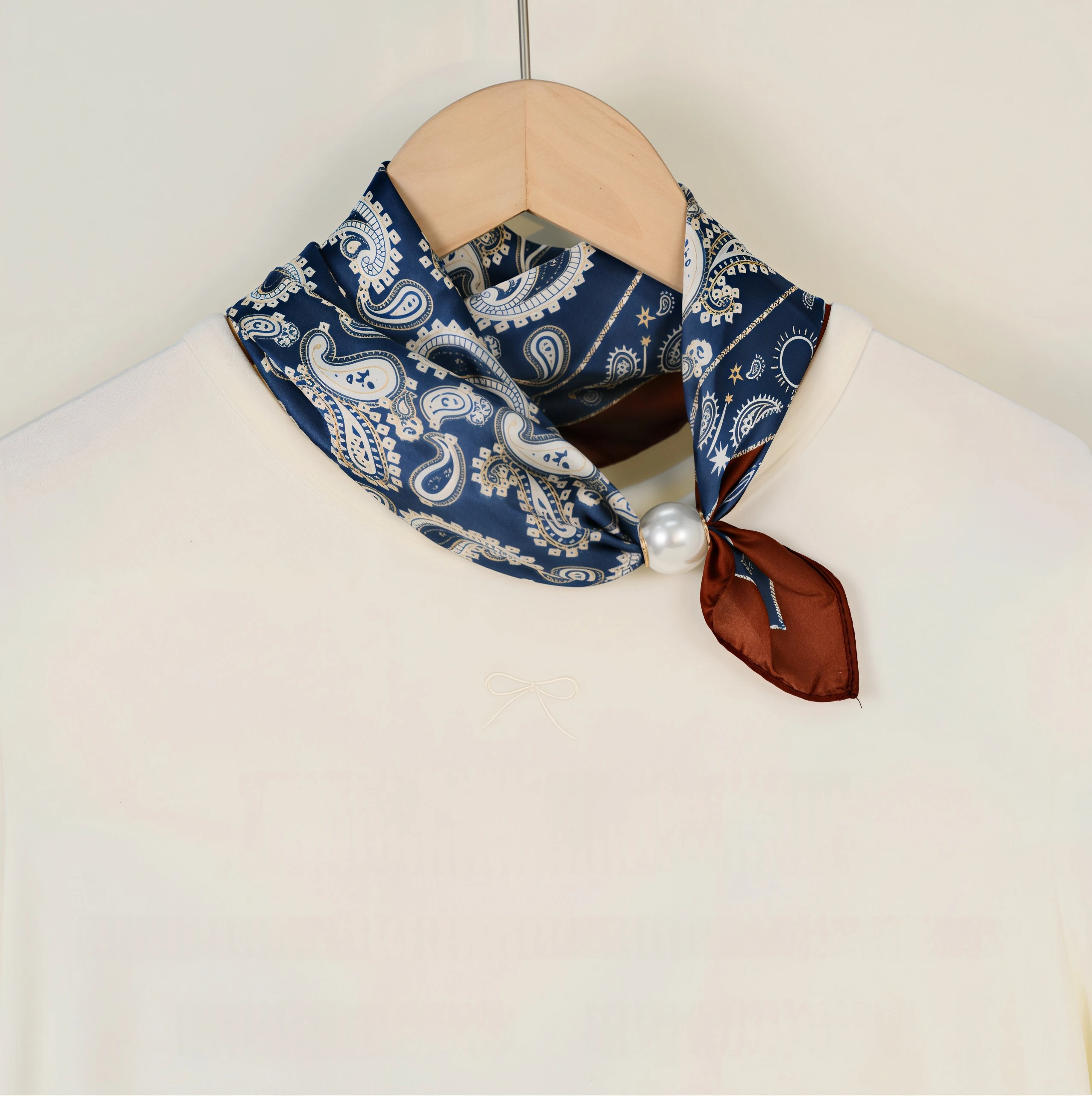 New Summer Pearl Decoration Magnetic Buckle Silk Scarf Versatile Neck Protection Fashionable High End Matching Shirt Scarf Lady