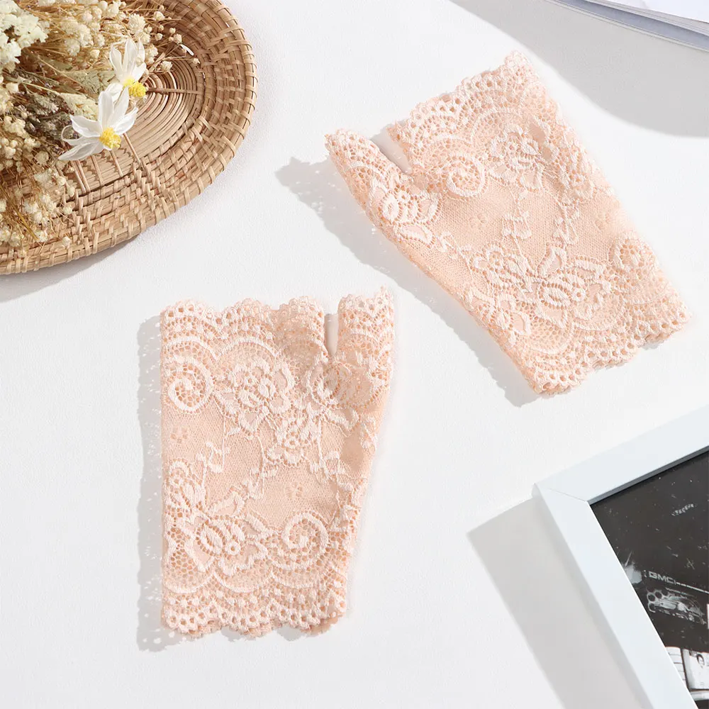 1Pair Fashion Women Lace Gloves Elastic Spring Summer Sunscreen Short Fingerless Driving Gloves Half Finger Mittens