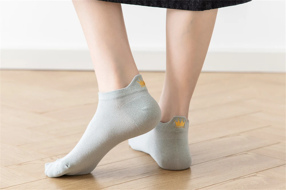 Chic New Women's Embroidery Crown Lovely Harajuku Breathable Reticulated Hollow Out Soft Cotton Mesh Ankle Socks