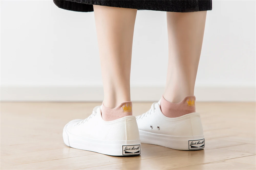 Chic New Women's Embroidery Crown Lovely Harajuku Breathable Reticulated Hollow Out Soft Cotton Mesh Ankle Socks