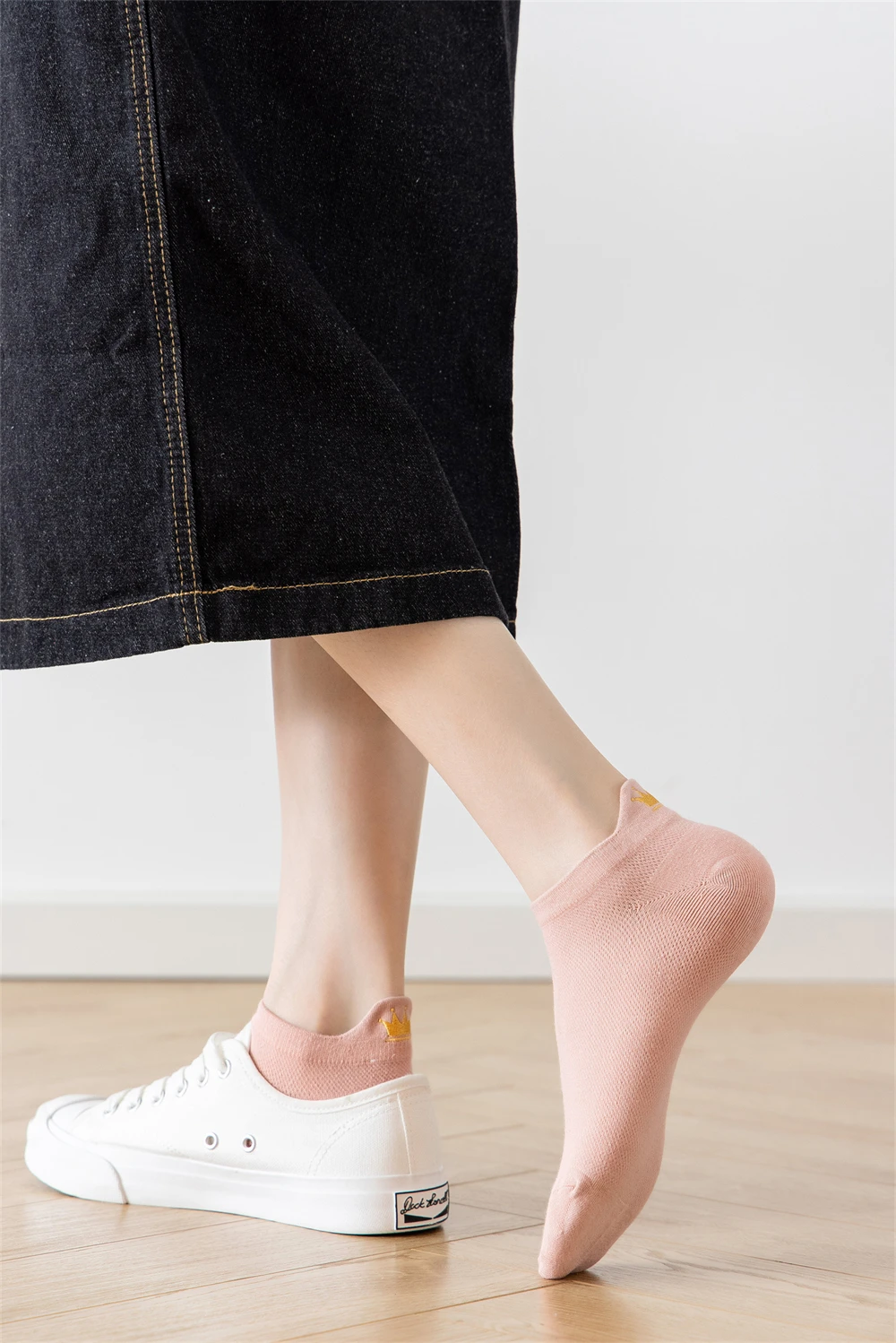 Chic New Women's Embroidery Crown Lovely Harajuku Breathable Reticulated Hollow Out Soft Cotton Mesh Ankle Socks