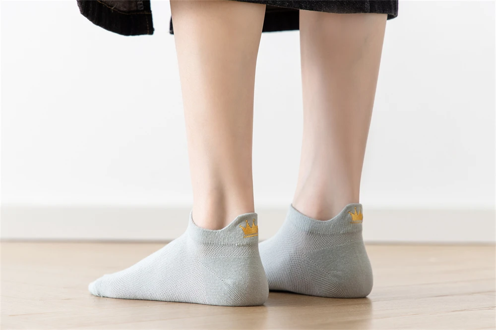 Chic New Women's Embroidery Crown Lovely Harajuku Breathable Reticulated Hollow Out Soft Cotton Mesh Ankle Socks