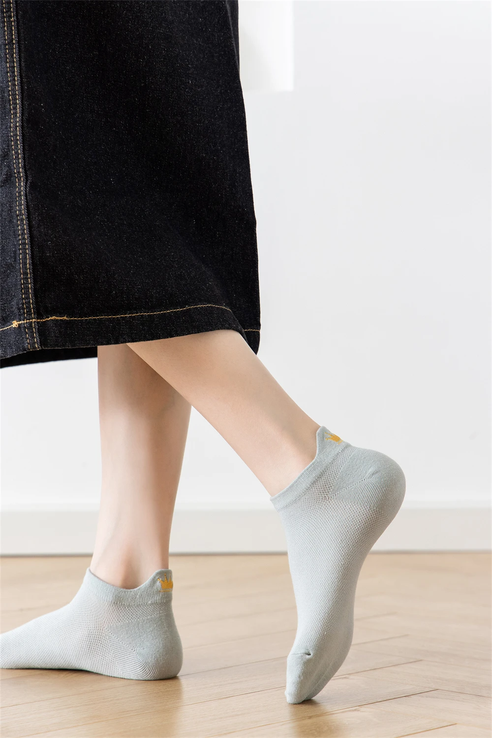 Chic New Women's Embroidery Crown Lovely Harajuku Breathable Reticulated Hollow Out Soft Cotton Mesh Ankle Socks