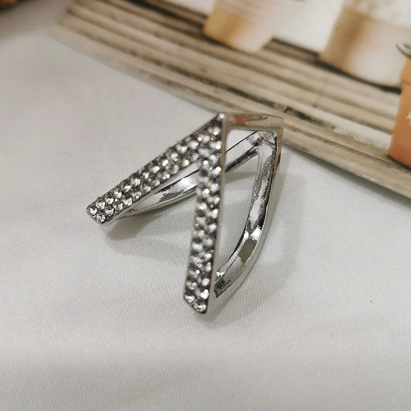 Fashion Luxury Scarf Buckle Wedding Brooch Pins Women Silk Scarfs Buckle Ring Clip Scarf Jewelry Shawls Scarve Buckle Accessorie