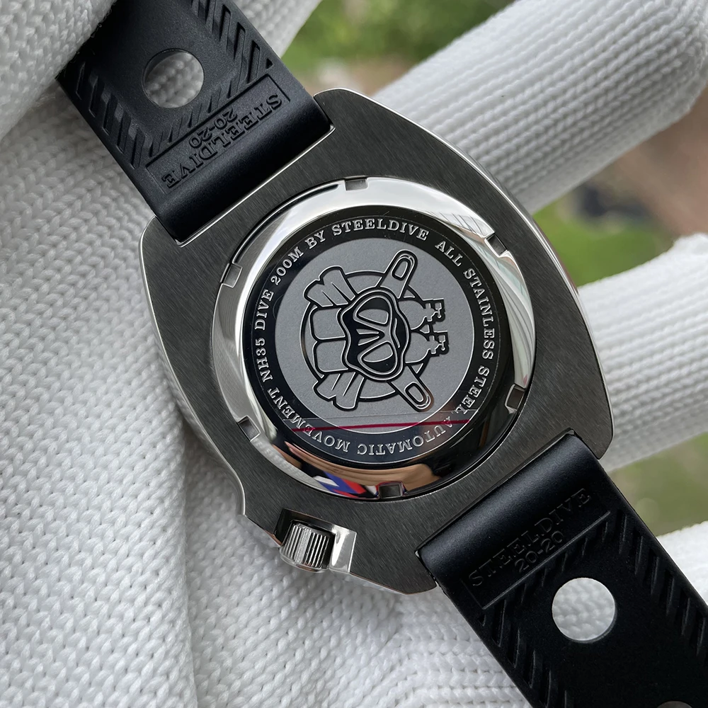 Steeldive SD1970 White Date Background 200M Wateproof AR Coating Sapphire Glass NH35 6105 Turtle Automatic Dive Diver Watch