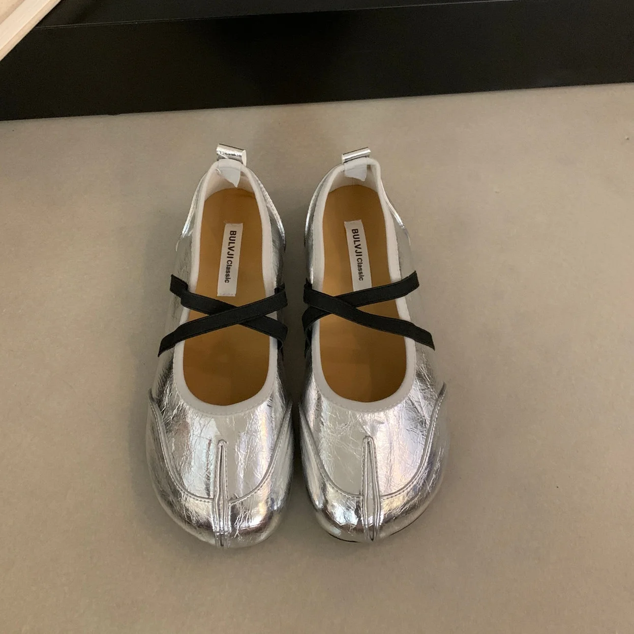 Bailamos Women Flat Women's Square Toe Retro Single Shoes One Word Buckle Shallow Mouth Mary Jane Shoes Split Toe Shoes Sandals