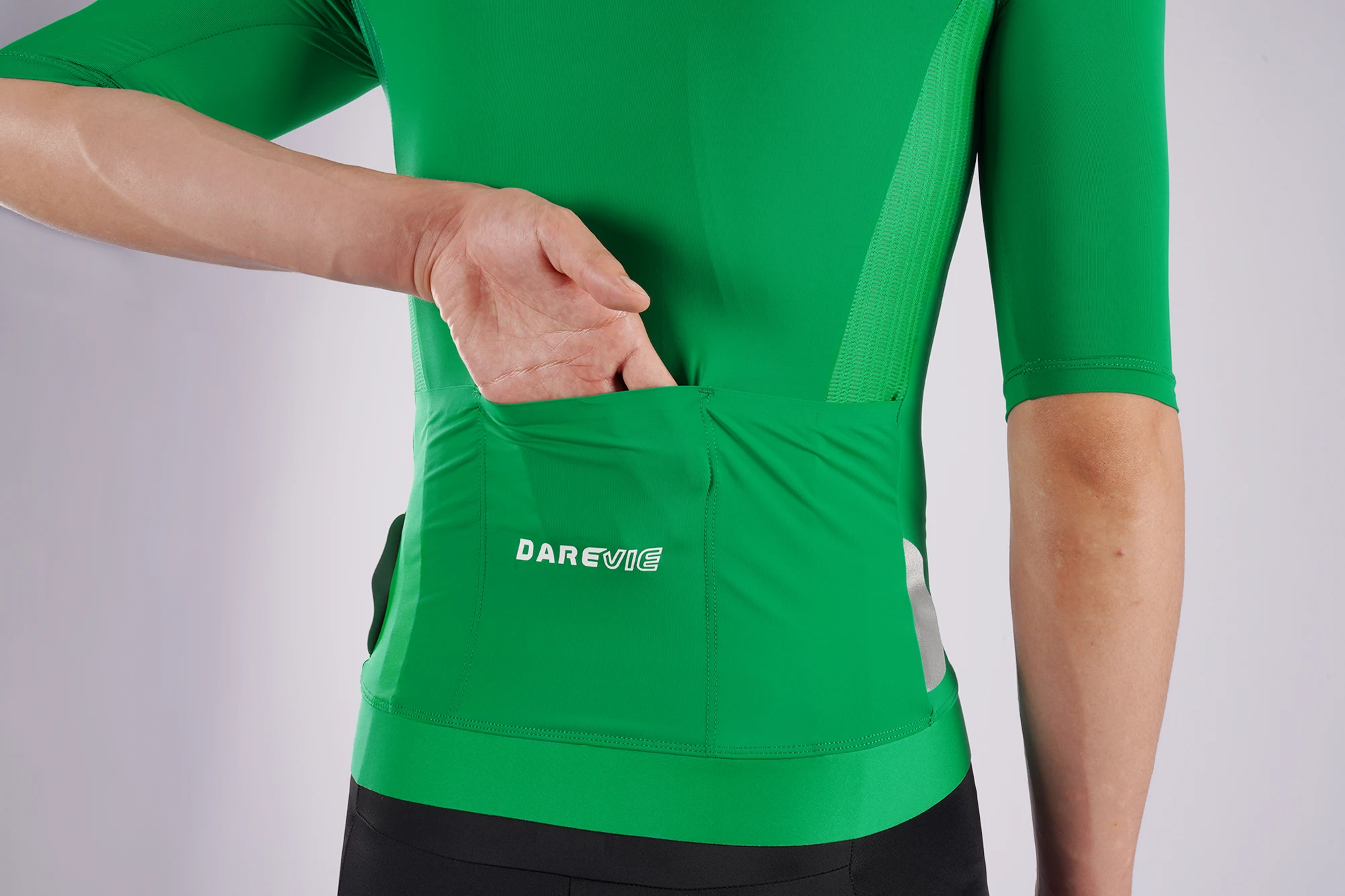 DAREVIE Cycling Jersey Cool Technology Anti UV Pro Level Man Cycling Maillot 4.5cm Anti Slip Quick Dry Men's Cycling Clothing