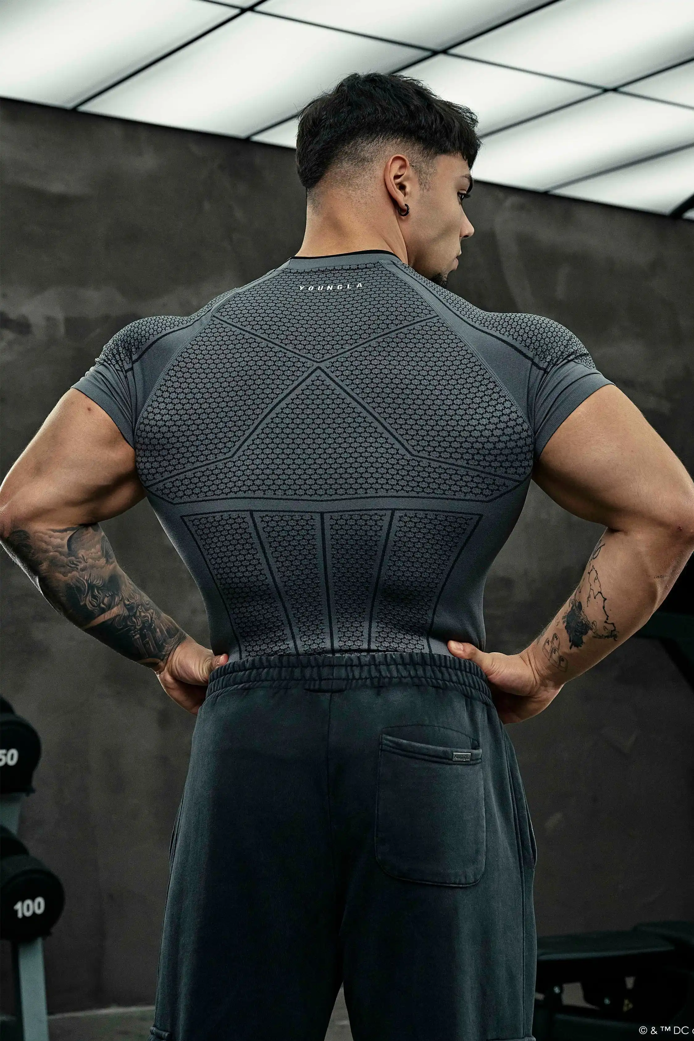 Men's Batman Print Compression T-Shirt, Seamless Honeycomb Breathable Quick Dry Short Sleeve, High Elastic Fitness Gym Top, Runn