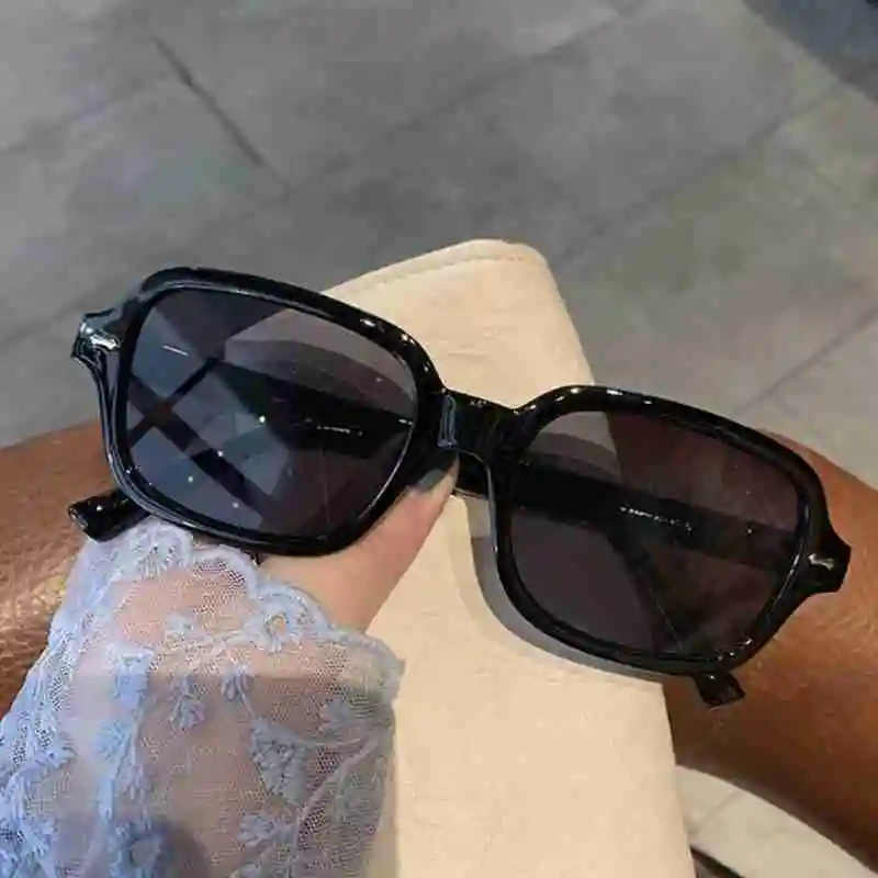 Vintage Square Sunglasses Woman Mirror Retro Rivet Yellow Sun Glasses Female Brand Designer Fashion Black Oculos De Sol