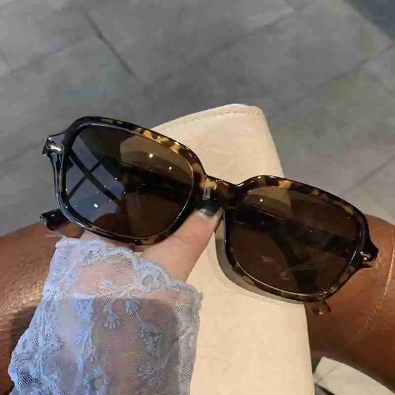 Vintage Square Sunglasses Woman Mirror Retro Rivet Yellow Sun Glasses Female Brand Designer Fashion Black Oculos De Sol