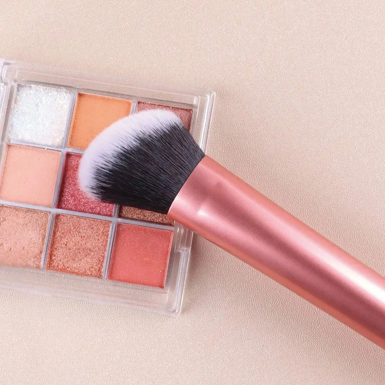 1pc Large Orange Contour Brush - Ideal For Cheeks, Forehead, Chin, Nose Blending And Defining Contours, Perfect For Liquid Found