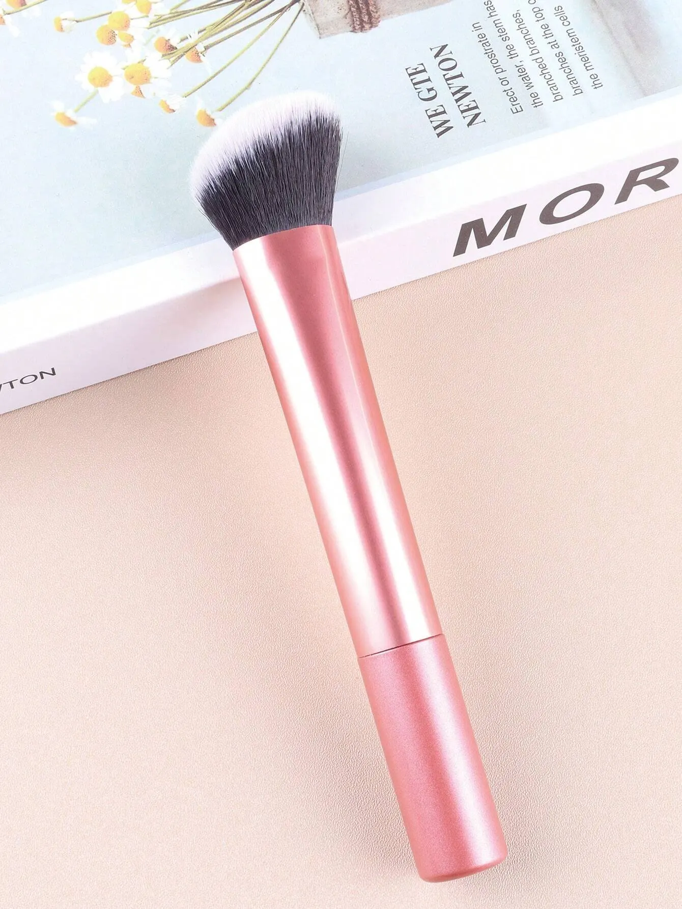 1pc Large Orange Contour Brush - Ideal For Cheeks, Forehead, Chin, Nose Blending And Defining Contours, Perfect For Liquid Found