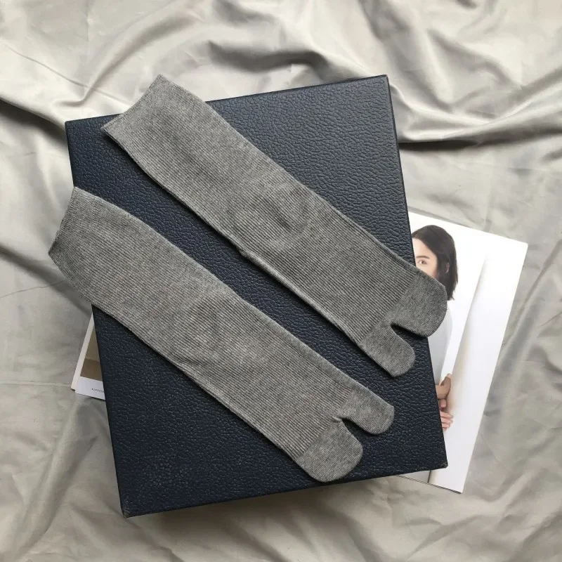 High Quality Combed Cotton Split Toe Socks Unisex Simple Comfortable Two-Toed Socks Japanese Harajuku Men Women's Tabi Socks