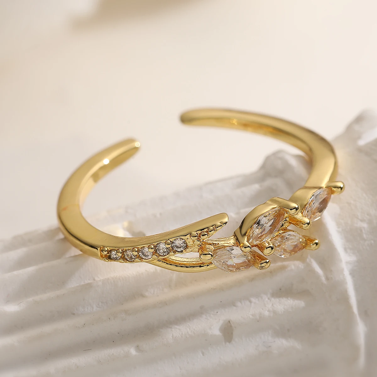 2026 New Fashion Hollow Design Star Charm Ring For Women Girl Gold Color Copper Party Ring Femme Bijoux Dropshipping