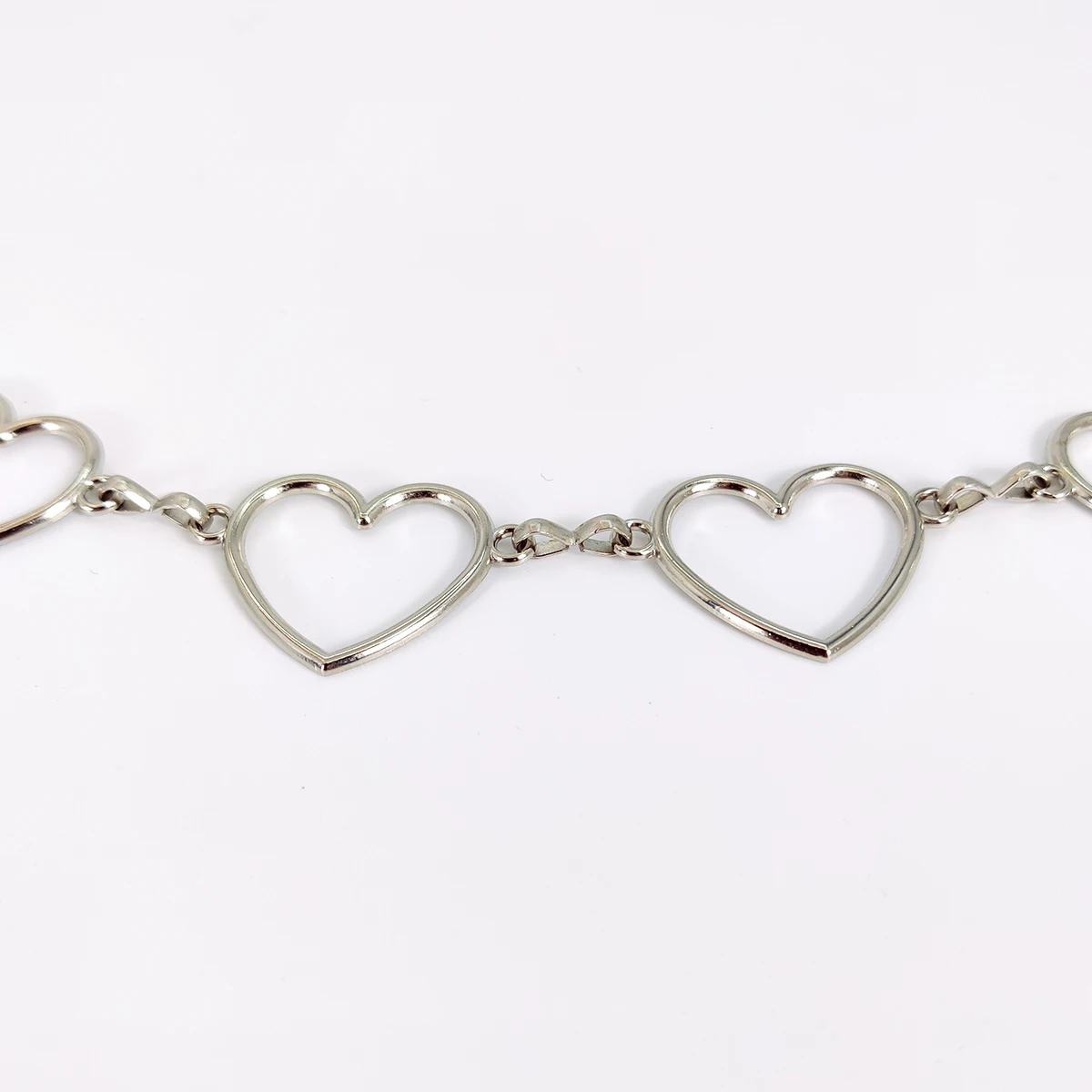 Women's belt Luxury brand Heart Shaped Metal Waist Chain Belt Goth accessories Y2k belts for women Punk style with Jeans Dress