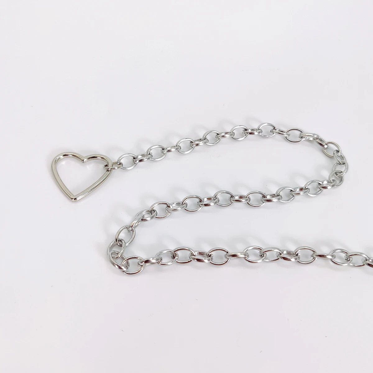 Women's belt Luxury brand Heart Shaped Metal Waist Chain Belt Goth accessories Y2k belts for women Punk style with Jeans Dress