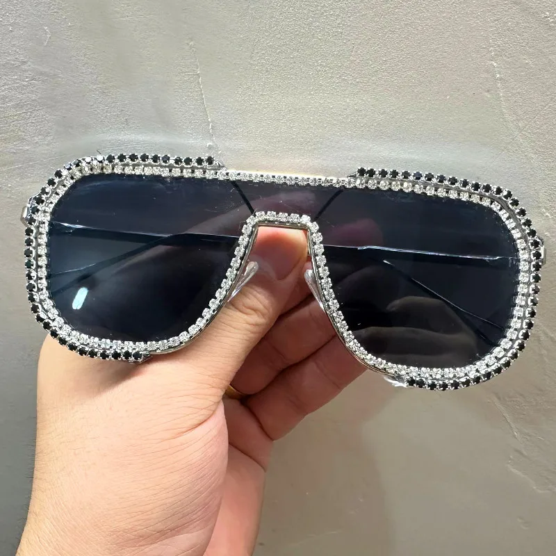 Diamonds Sunglasses Women 2026 New Luxury Rhinestone Unique Hand Fashion One Piece Sunglasses Female Oversized Glasses Eyewear