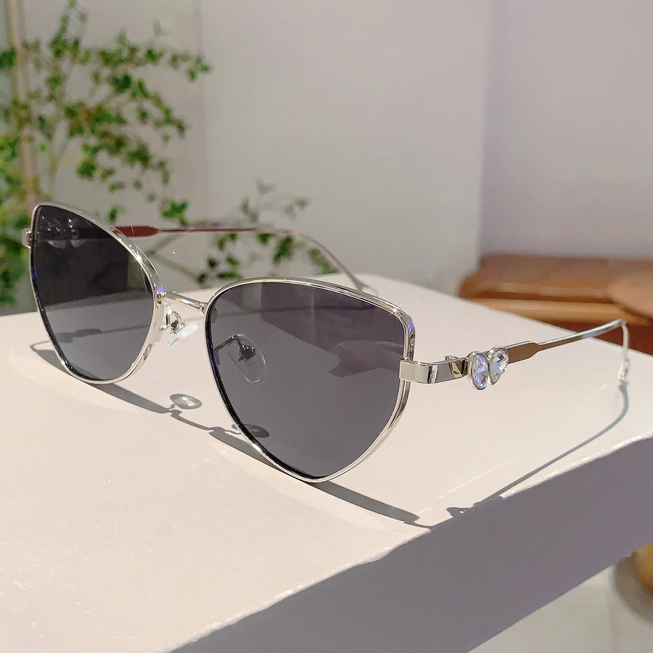 KAMMPT Vintage Cat Eye Sunglasses Women 2024 New Retro Stylish Gradient Shades Trendy Fashion Brand Designer Pink Sun Glasses