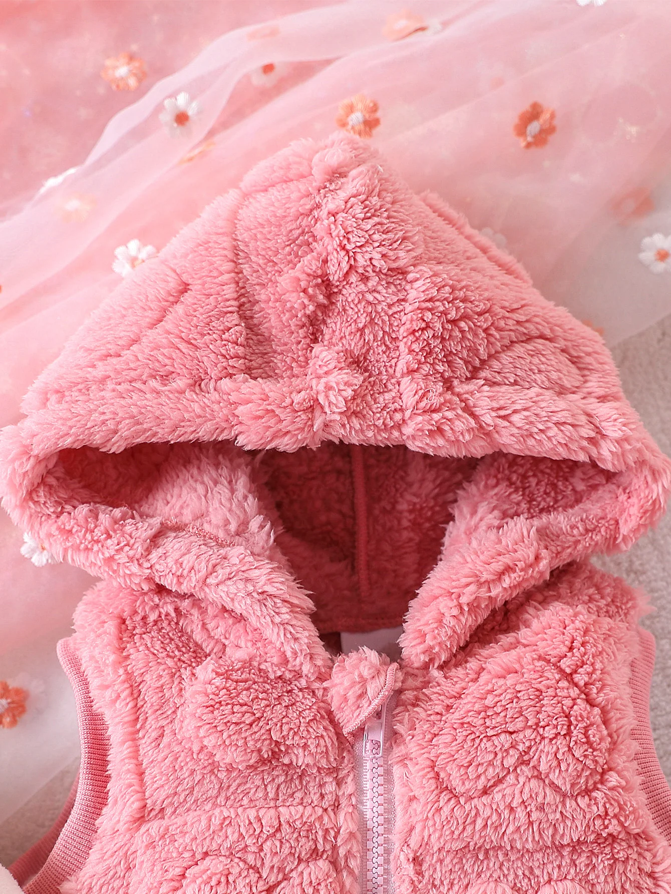 Three Piece Set of Fashionable and Casual Jacquard Love Plush Hooded Vest and Love Plush Top and Pants Set for Baby Girls