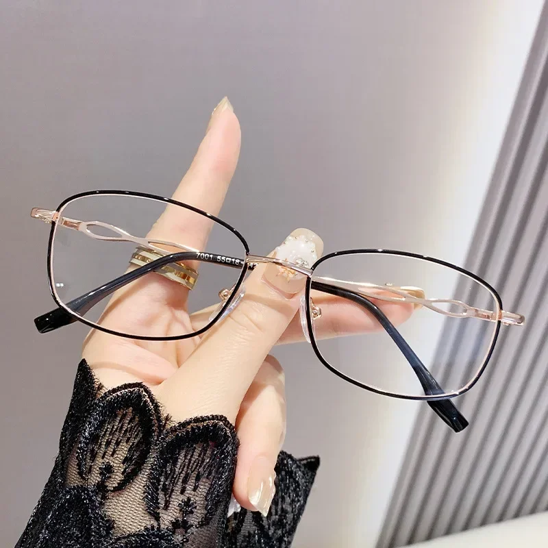 Anti Blue Light Presbyopia Glasses Trendy Metal Small Frame Reading Glasses for Women Portable High-definition Eyeglasses