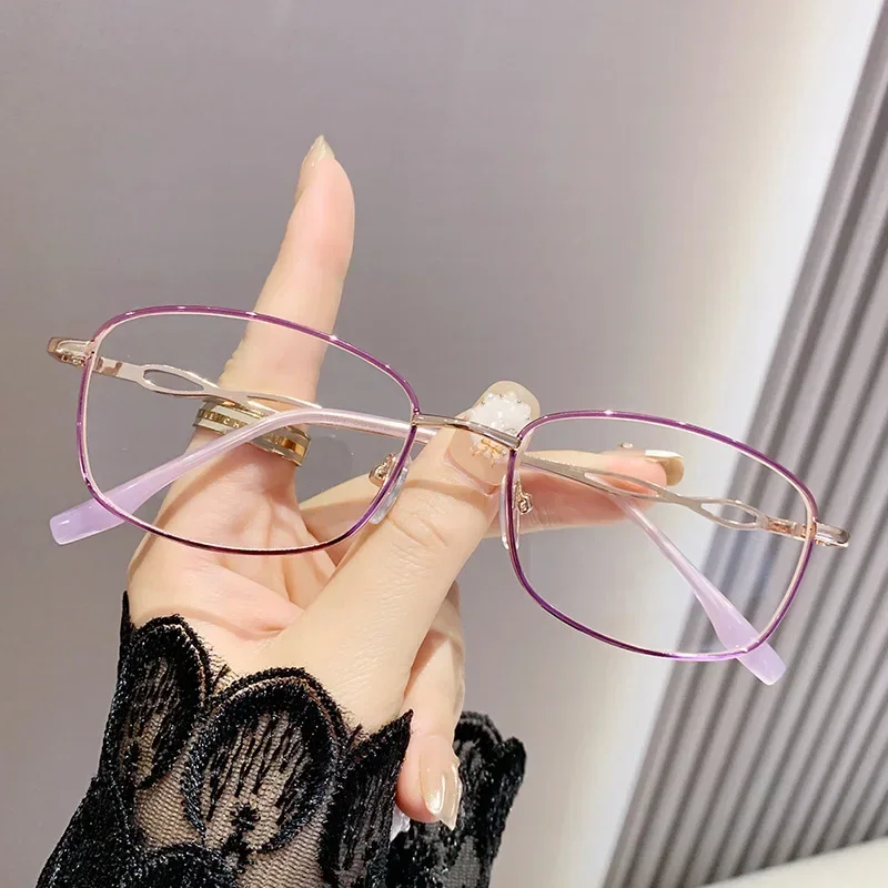Anti Blue Light Presbyopia Glasses Trendy Metal Small Frame Reading Glasses for Women Portable High-definition Eyeglasses