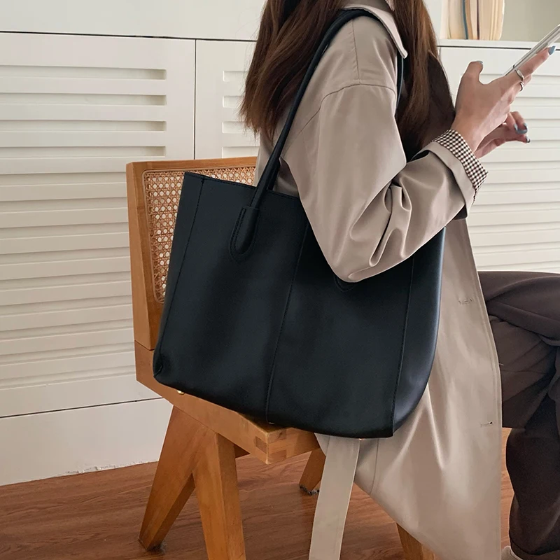 Vintage Women's Tote Bag, New Korean Version, Large Capacity, Simple Commuting Bag, Fashionable and Versatile, Single Shoulder B