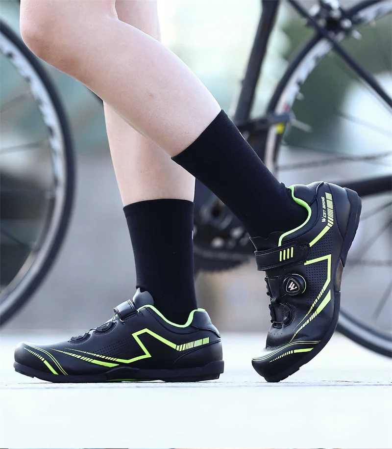 WEST BIKING Professional Cycling Breathable Socks Bicycle Racing Compression Socks Men Soccer Basketball Sports Reflective Socks