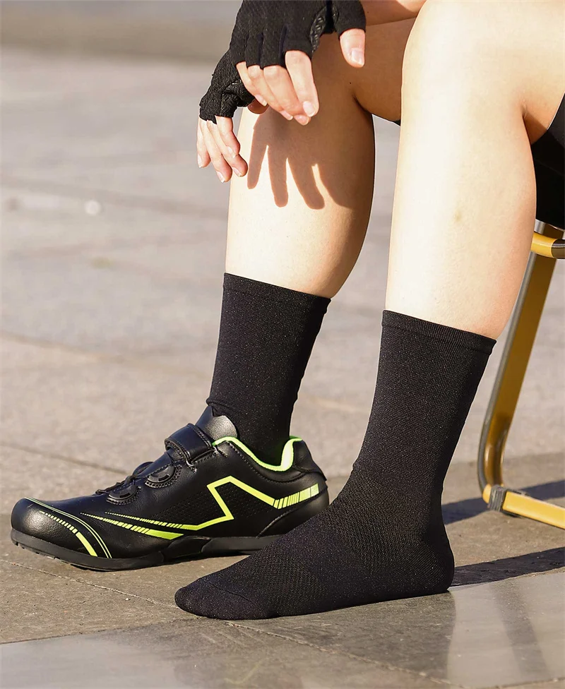 WEST BIKING Professional Cycling Breathable Socks Bicycle Racing Compression Socks Men Soccer Basketball Sports Reflective Socks