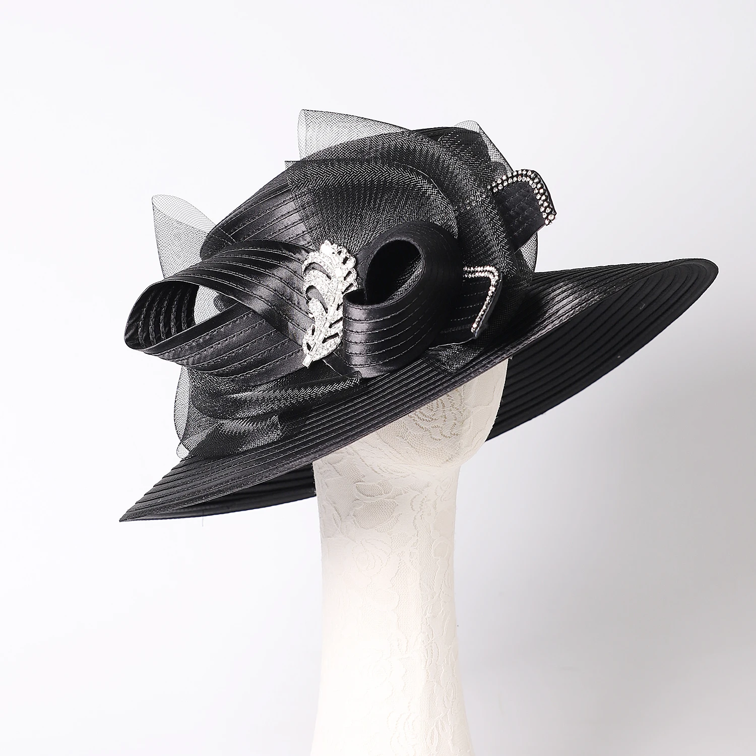 FS Luxury Wedding Bridal Party Hats For Women Bow Bowler Hat Elegant Satin Cloth Wide Brim Flat Top Sun Visor Cap Female Hat