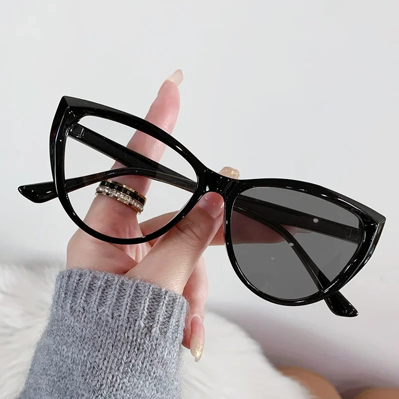 Cat Eye Frame Outdoor Photochromic Sunglasses Fashion Trendy Anti Blue Light Plain Eyeglasses Finished Optical Spectacle Eyewear