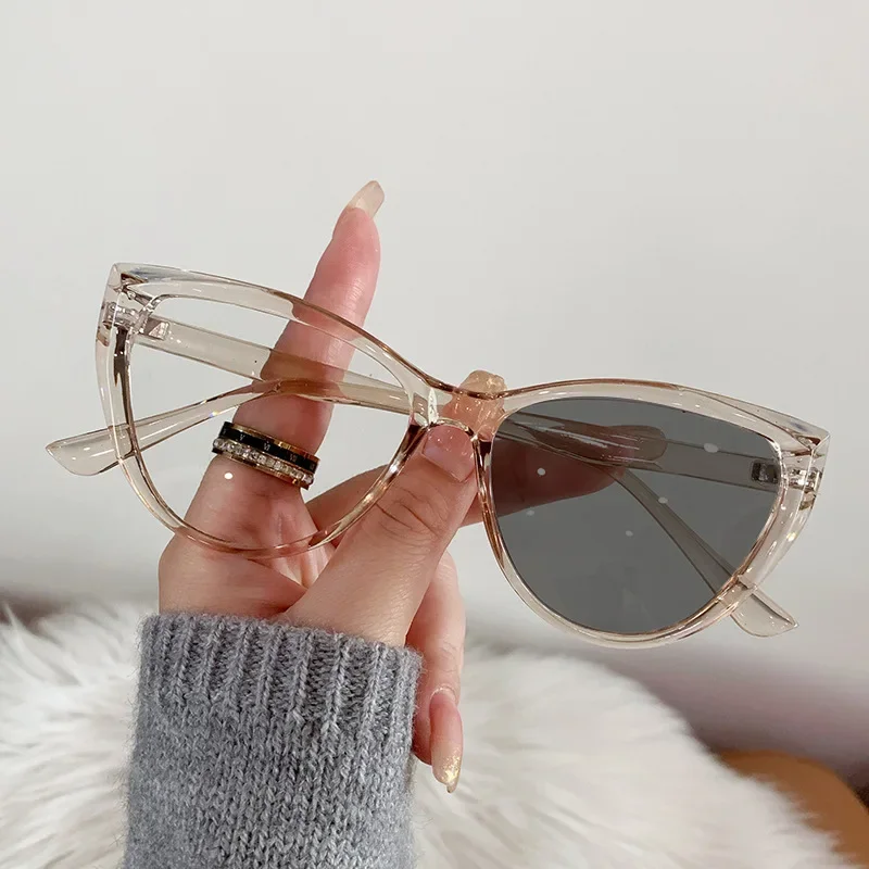 Cat Eye Frame Outdoor Photochromic Sunglasses Fashion Trendy Anti Blue Light Plain Eyeglasses Finished Optical Spectacle Eyewear