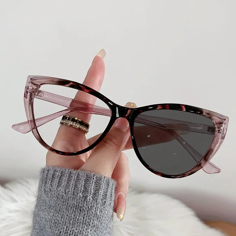 Cat Eye Frame Outdoor Photochromic Sunglasses Fashion Trendy Anti Blue Light Plain Eyeglasses Finished Optical Spectacle Eyewear