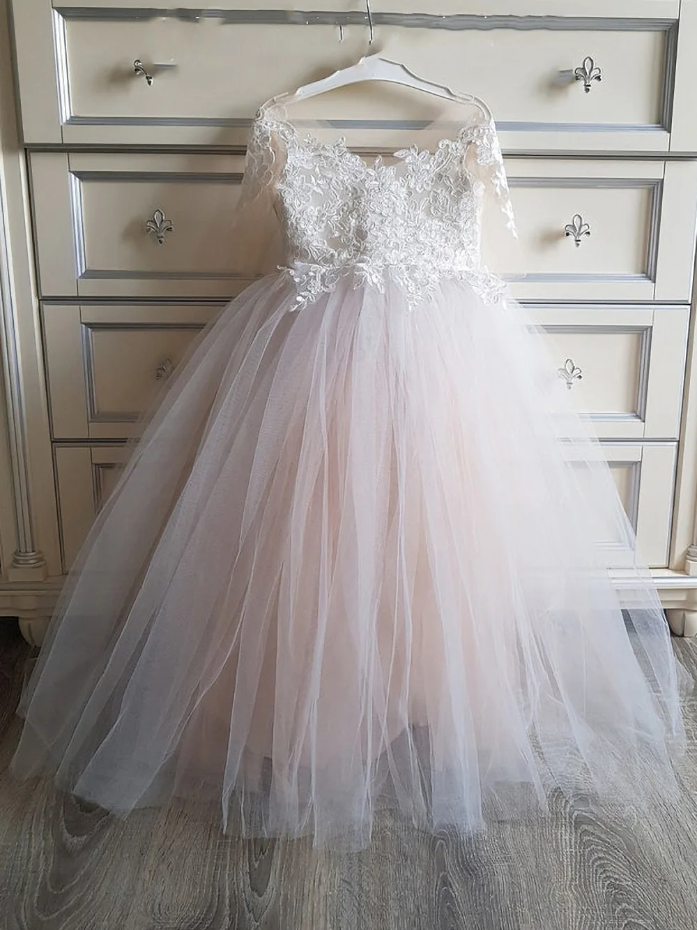 Cute Flower Girl Dresses for Wedding Big Bow Appliques Long Little Pageant Gowns Girls White Tulle First Communion Gowns