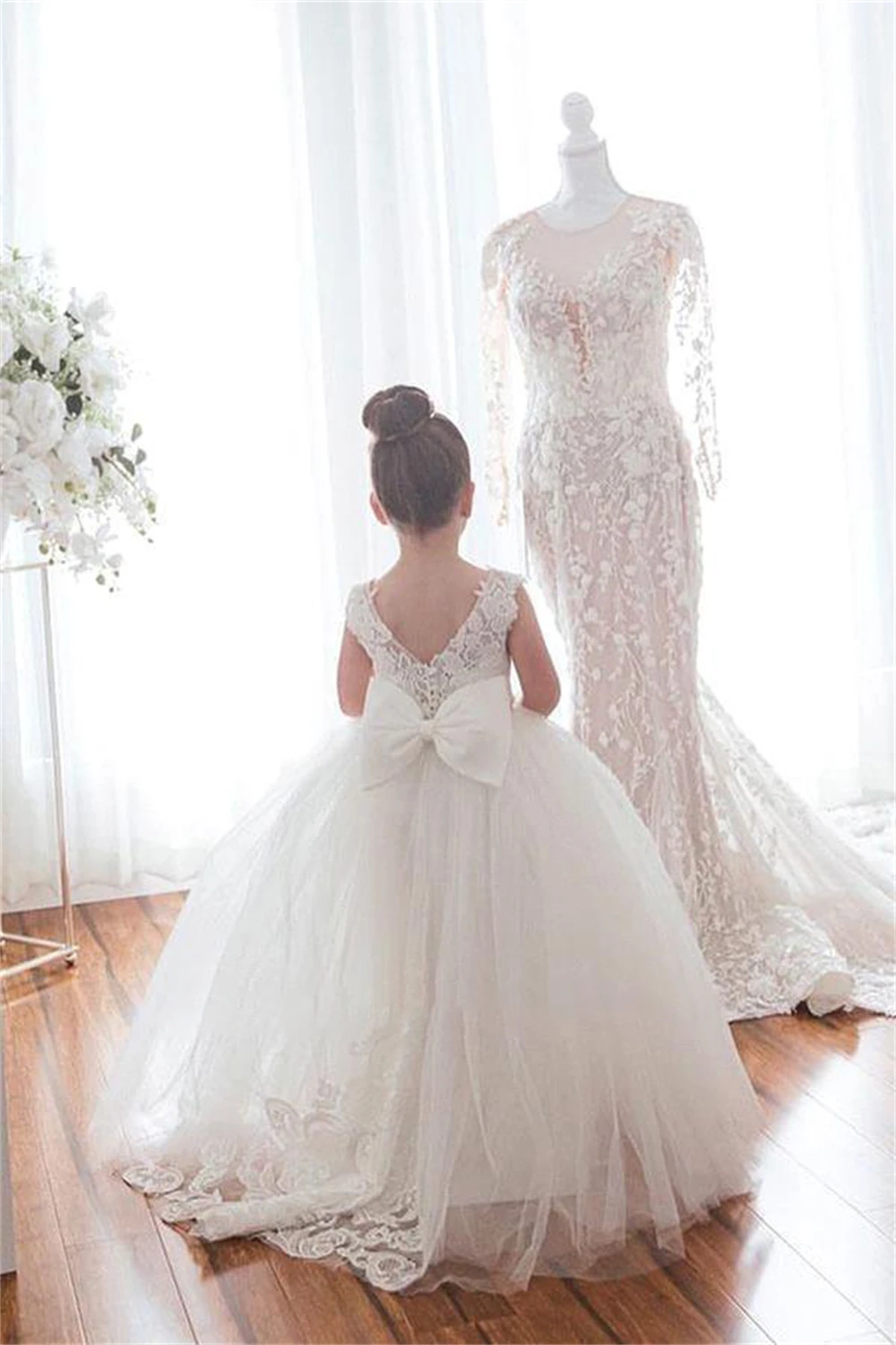 Cute Flower Girl Dresses for Wedding Big Bow Appliques Long Little Pageant Gowns Girls White Tulle First Communion Gowns