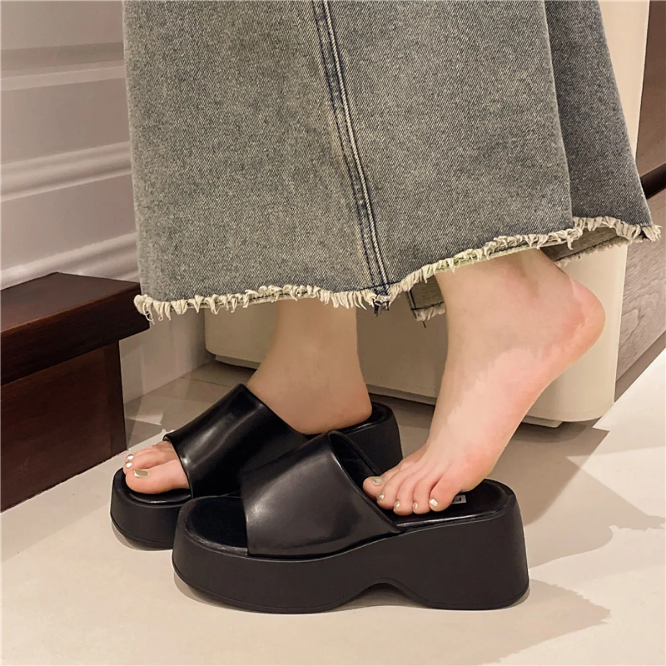 Women Slippers 2024 Summer New Thick Soled Sandals Women Square Toe Luxury Designer Slippers Slides Women Zapatos De Mujer