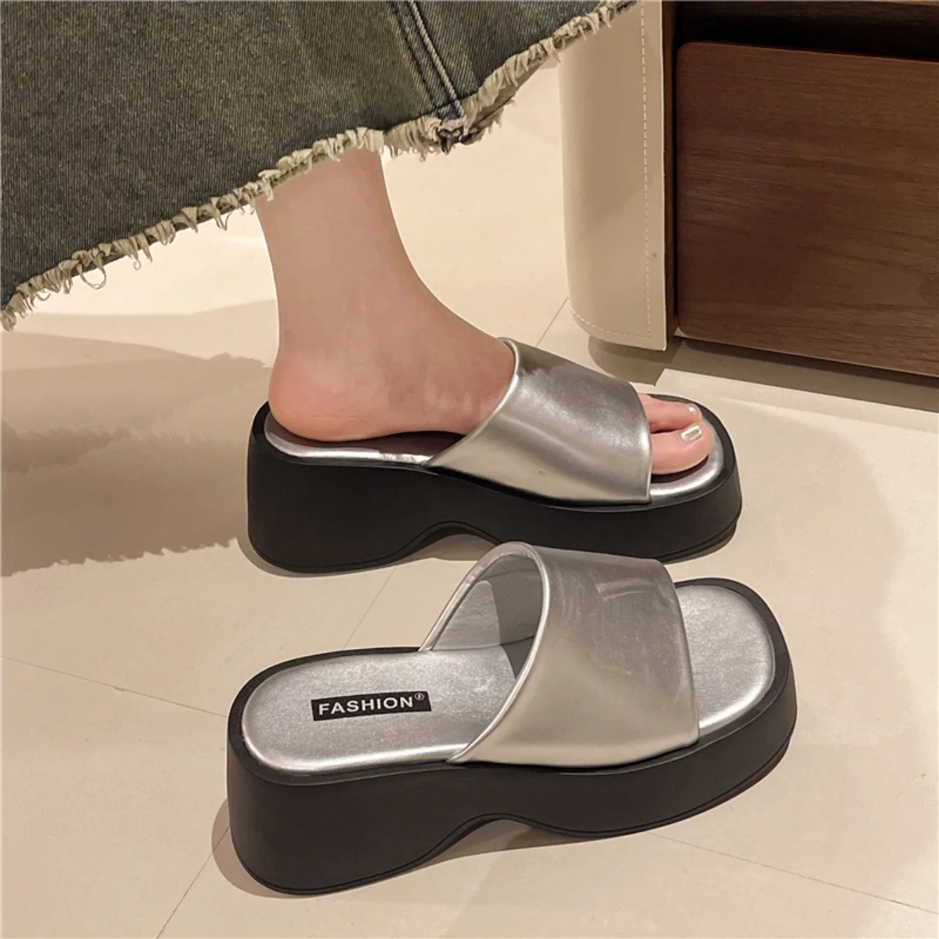Women Slippers 2024 Summer New Thick Soled Sandals Women Square Toe Luxury Designer Slippers Slides Women Zapatos De Mujer