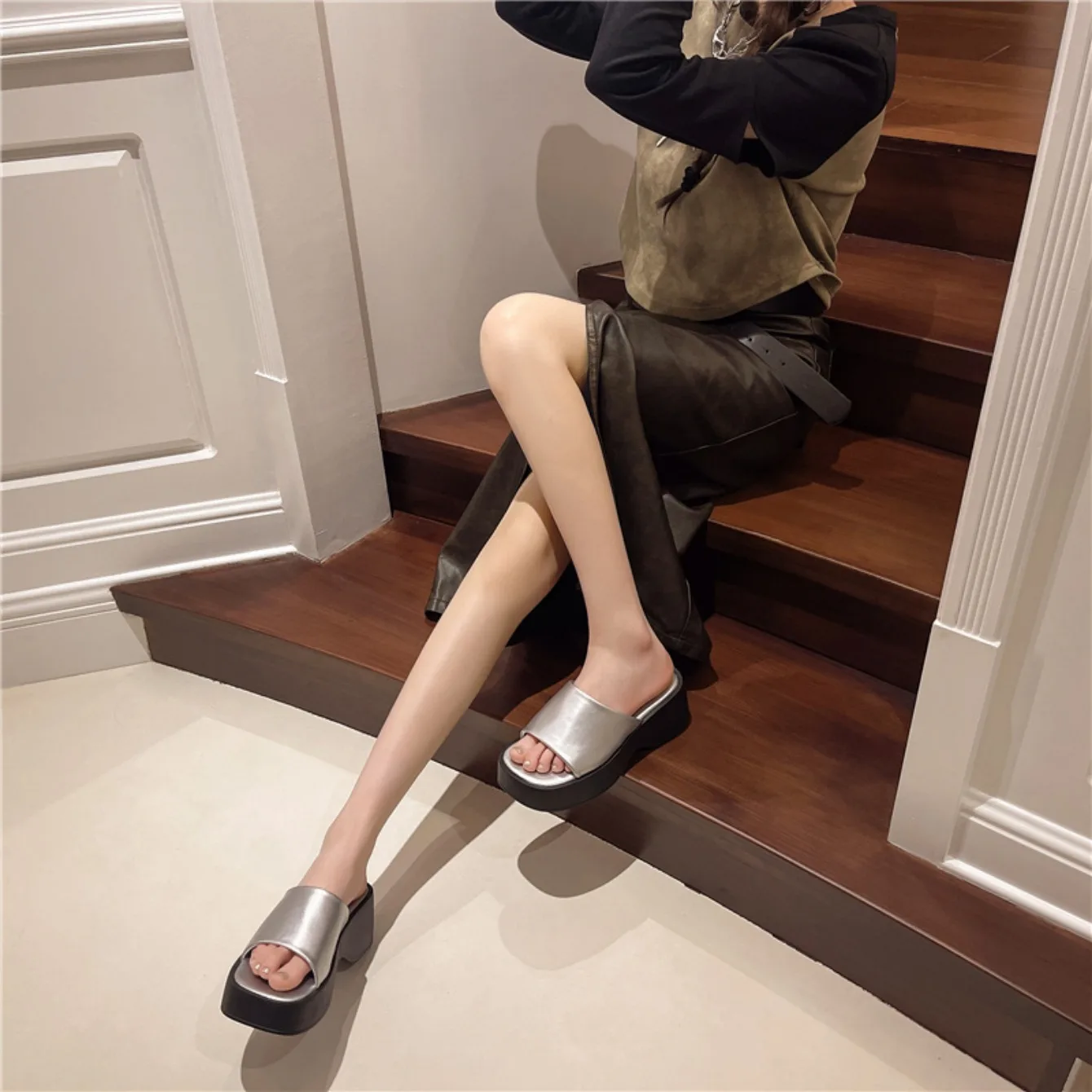 Women Slippers 2024 Summer New Thick Soled Sandals Women Square Toe Luxury Designer Slippers Slides Women Zapatos De Mujer