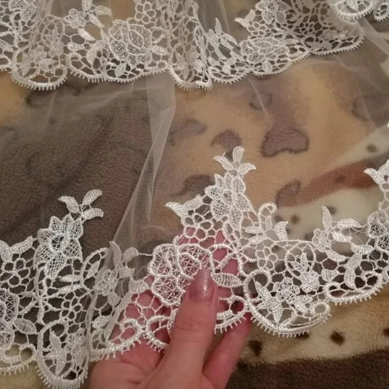 Beautiful Double Layers Bridal Veil With Metal Comb Lace Appliques Edge Bridal Marriage Short Head Bridal Accessories