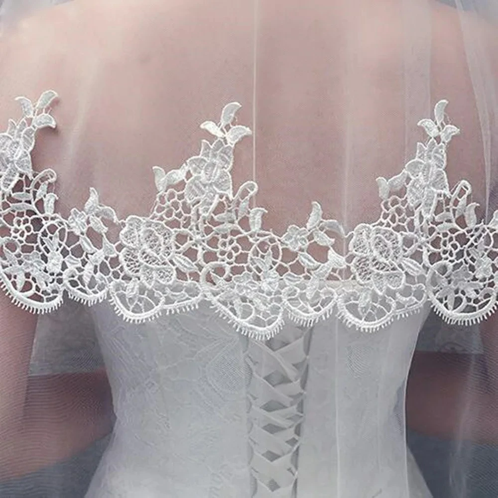 Beautiful Double Layers Bridal Veil With Metal Comb Lace Appliques Edge Bridal Marriage Short Head Bridal Accessories