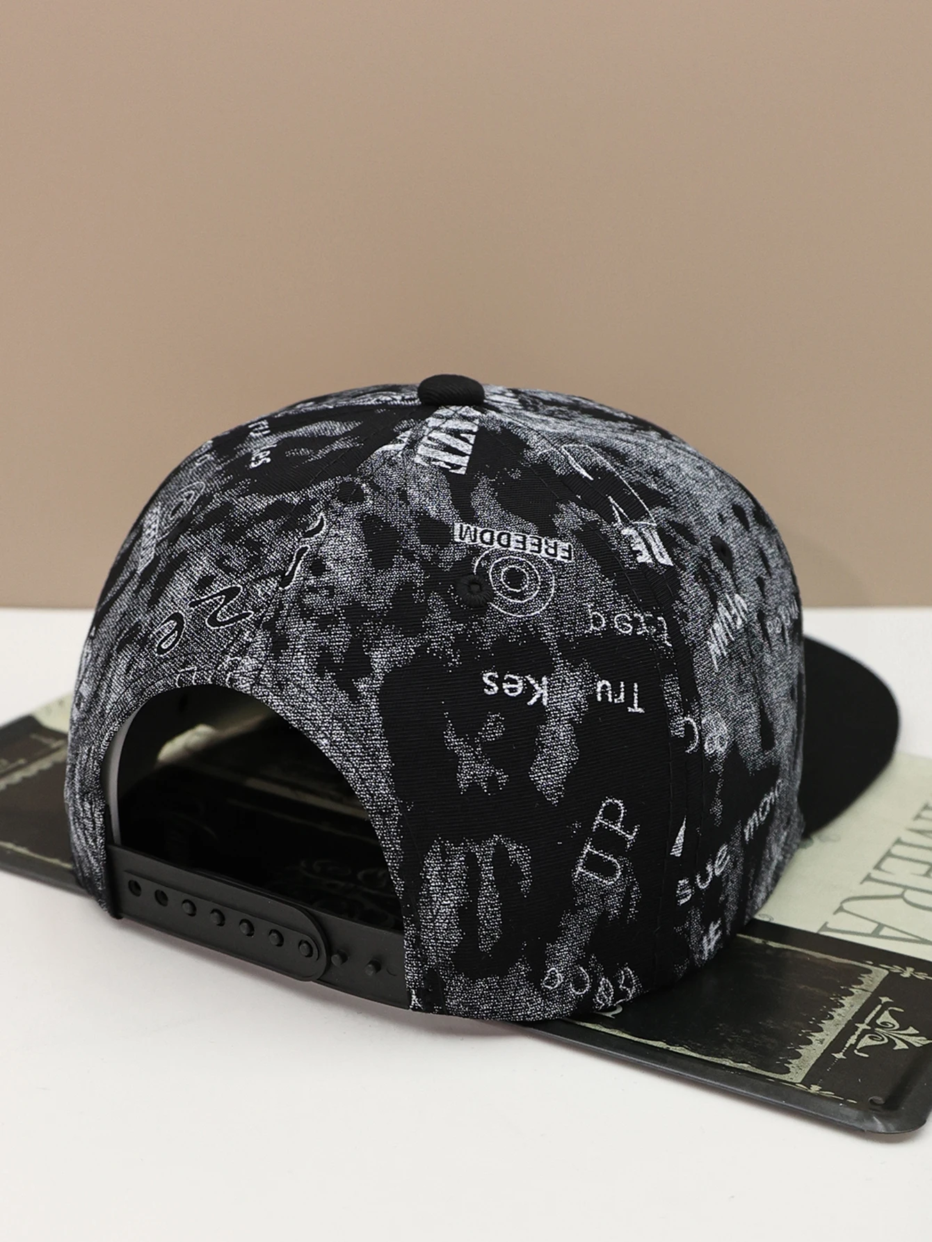 1pc K letter embroidered hip-hop baseball cap with sun visor and flat brim cap