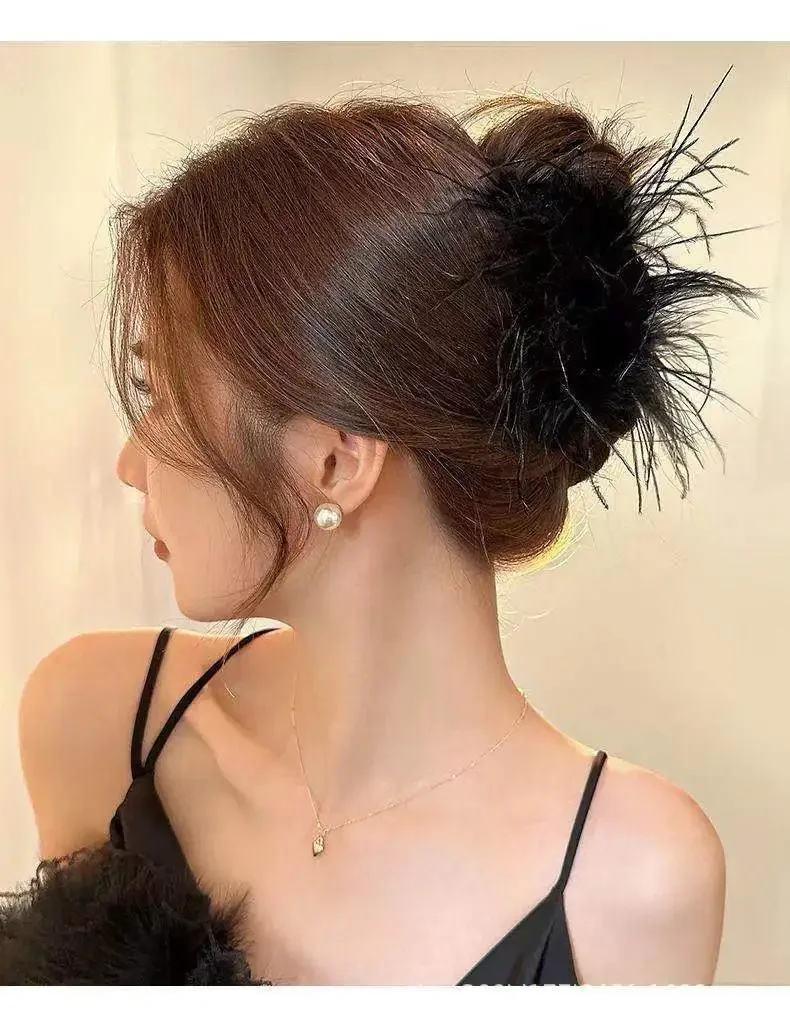 Women Beautiful Ostrich Feather Hair Claw Clips Black White Feather Solid Color Winter Decorative for Girls Hair Accessories