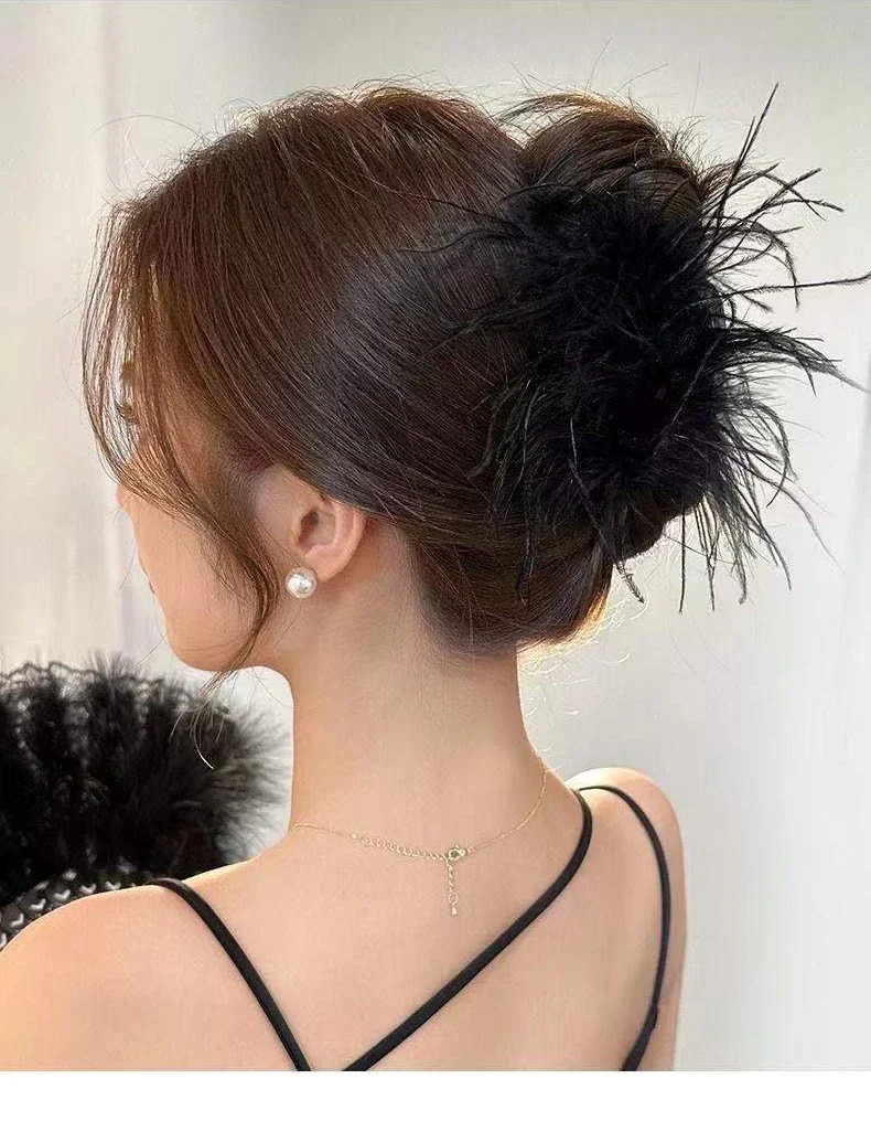 Women Beautiful Ostrich Feather Hair Claw Clips Black White Feather Solid Color Winter Decorative for Girls Hair Accessories