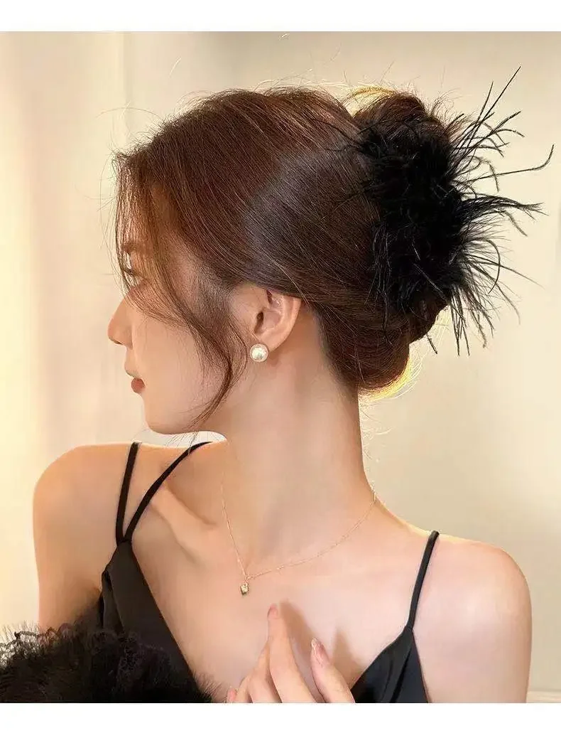 Women Beautiful Ostrich Feather Hair Claw Clips Black White Feather Solid Color Winter Decorative for Girls Hair Accessories