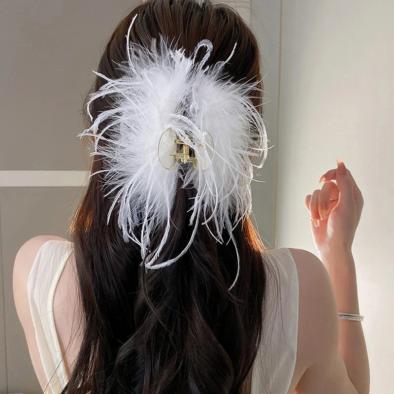 Women Beautiful Ostrich Feather Hair Claw Clips Black White Feather Solid Color Winter Decorative for Girls Hair Accessories