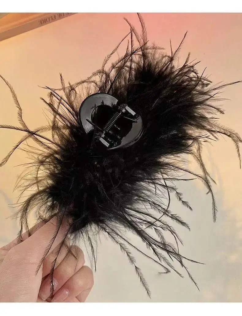 Women Beautiful Ostrich Feather Hair Claw Clips Black White Feather Solid Color Winter Decorative for Girls Hair Accessories